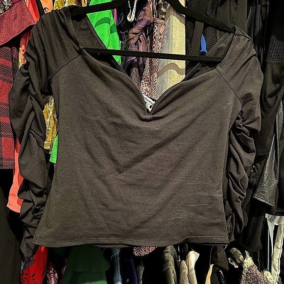 NWT Reformation Long Sleeve Off the Shoulder Ruched Sleeve Top - Picture 2 of 9